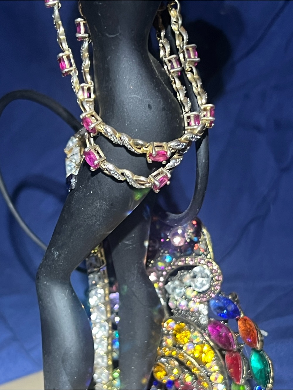 11” Jeweled Catwoman Collectible — Genuine Gemstone Embellishments 💎 - Picture 9 of 14